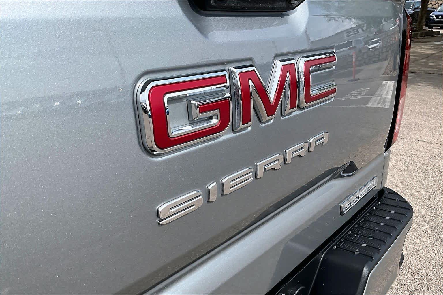Used 2025 GMC Sierra 1500 Elevation w/ X31 Off-Road Package AWD/4WD image 9