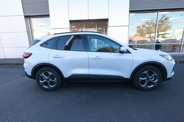 Certified 2025 Ford Escape ST-Line Select w/ Tech Pack #2 AWD/4WD image 2