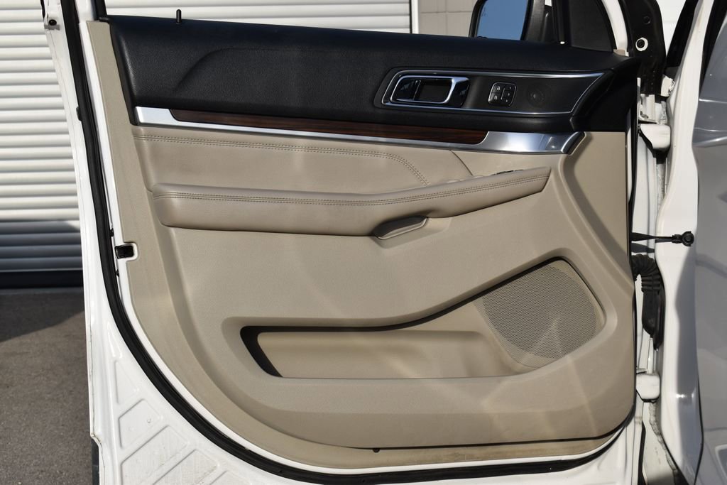 Certified 2018 Ford Explorer Limited w/ Equipment Group 301A image 8