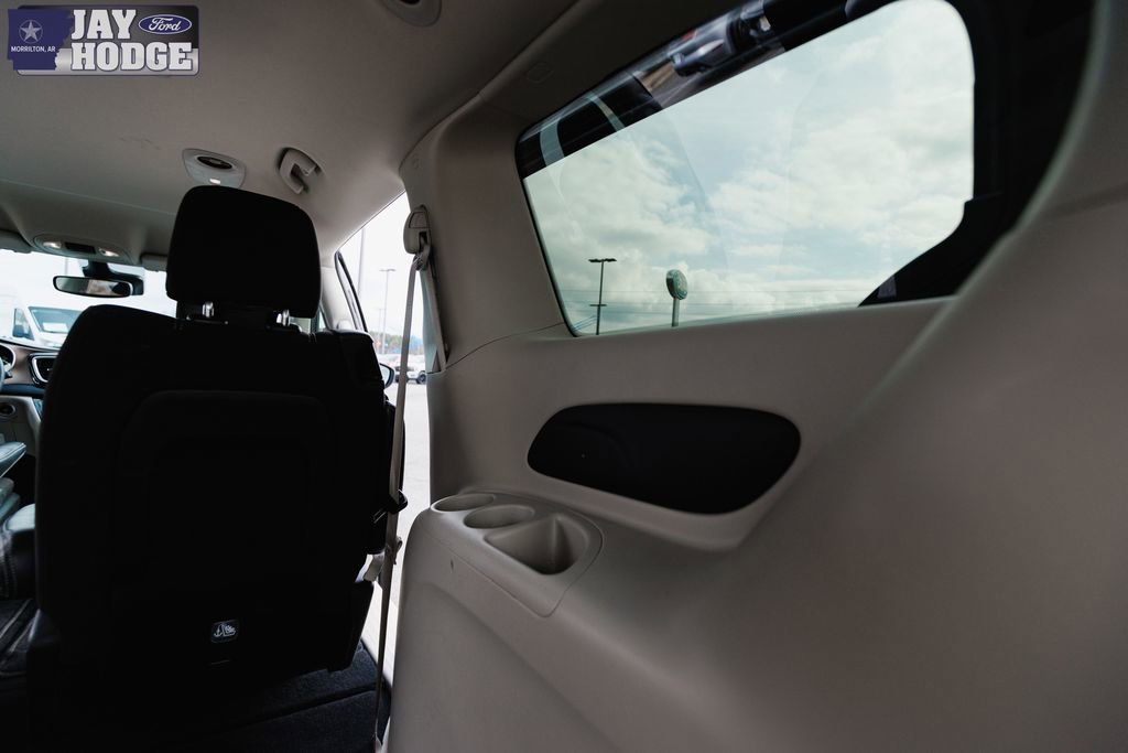 Used 2023 Chrysler Voyager LX image 12