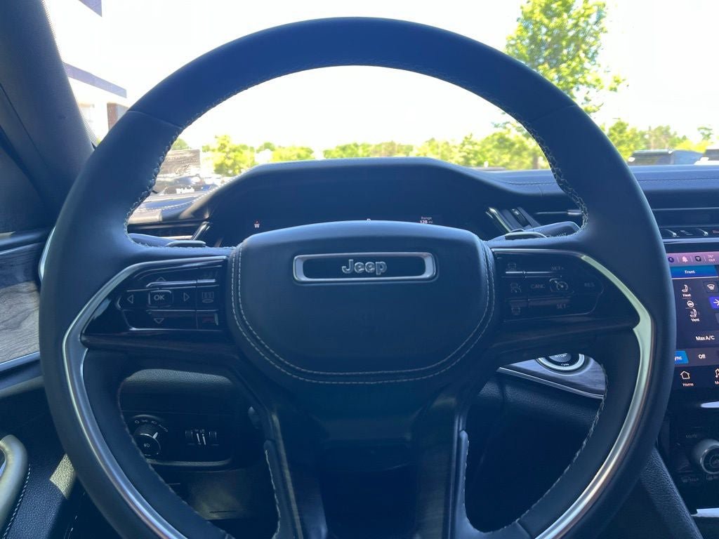 Used 2023 Jeep Grand Cherokee L Overland w/ Luxury Tech Group IV AWD/4WD image 29