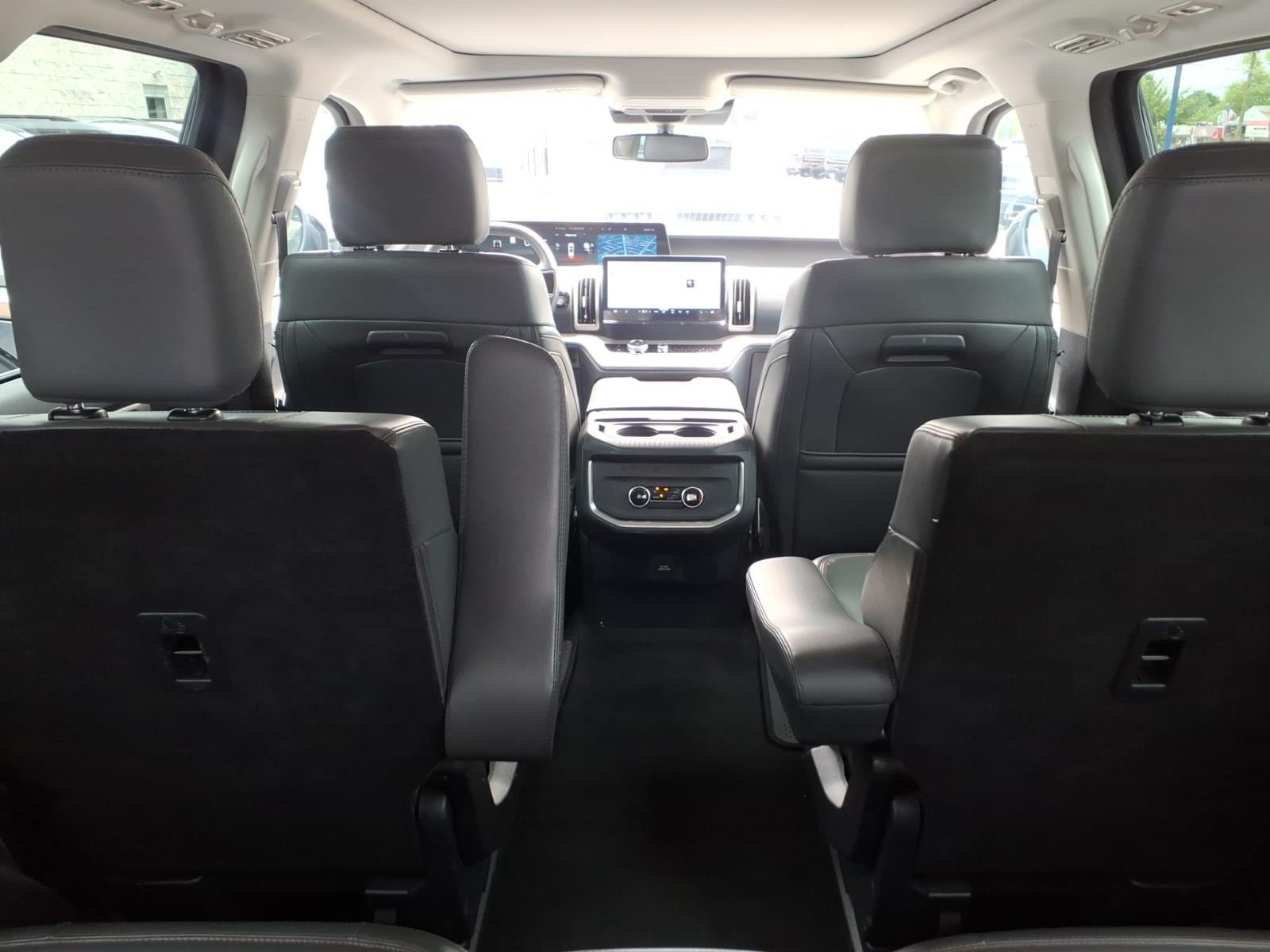 Certified 2025 Ford Expedition Active AWD/4WD image 30