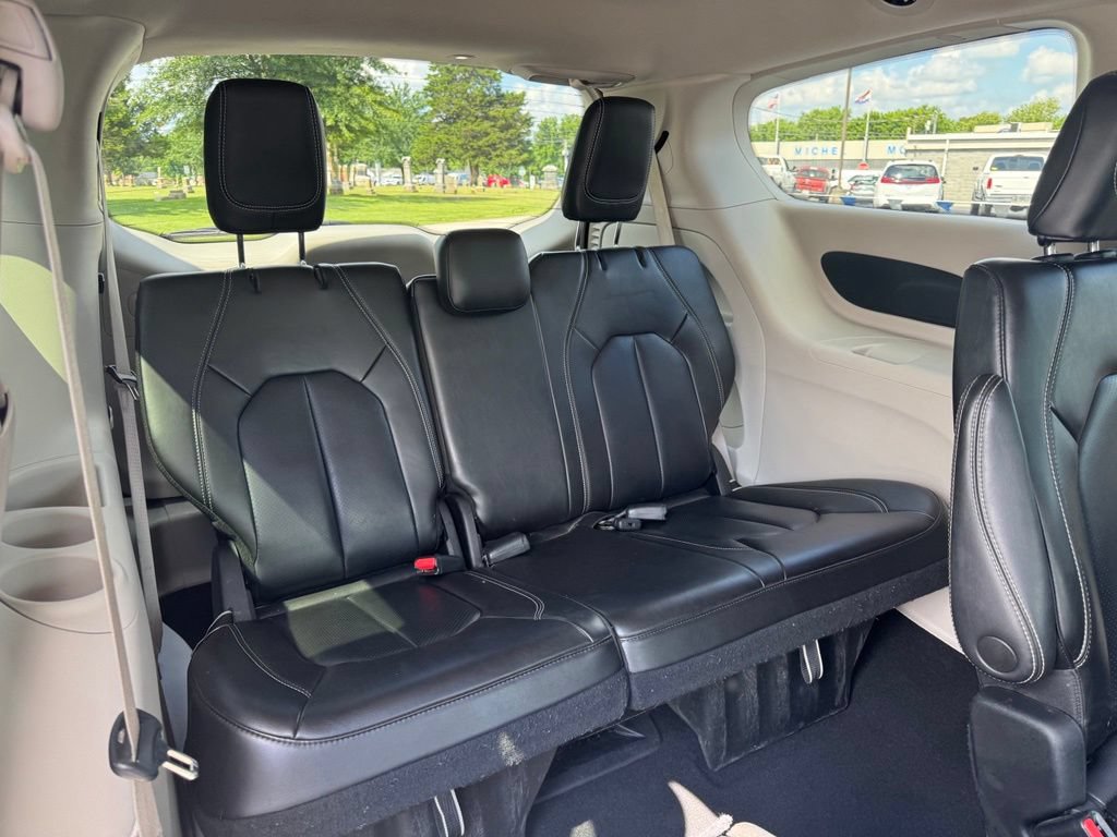 Used 2023 Chrysler Pacifica Touring-L FWD image 20