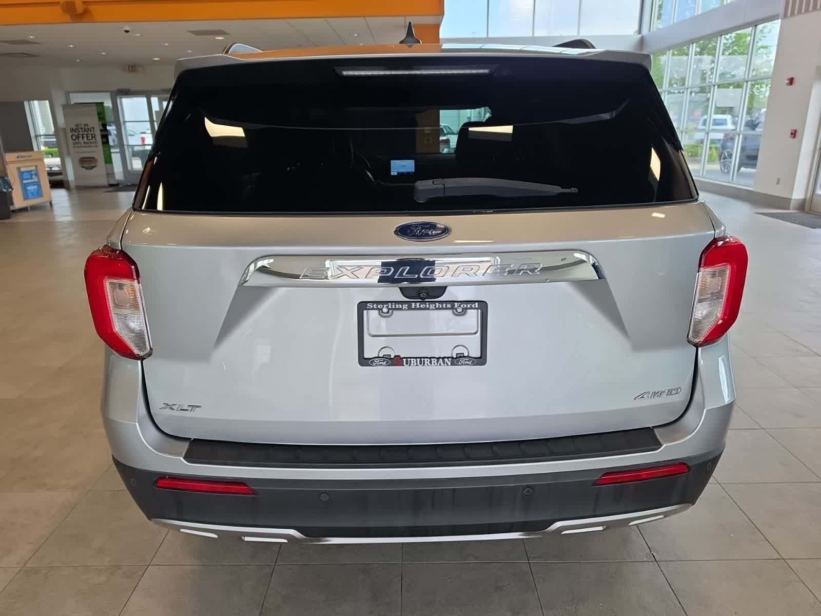 Certified 2021 Ford Explorer XLT w/ Equipment Group 202A AWD/4WD image 9