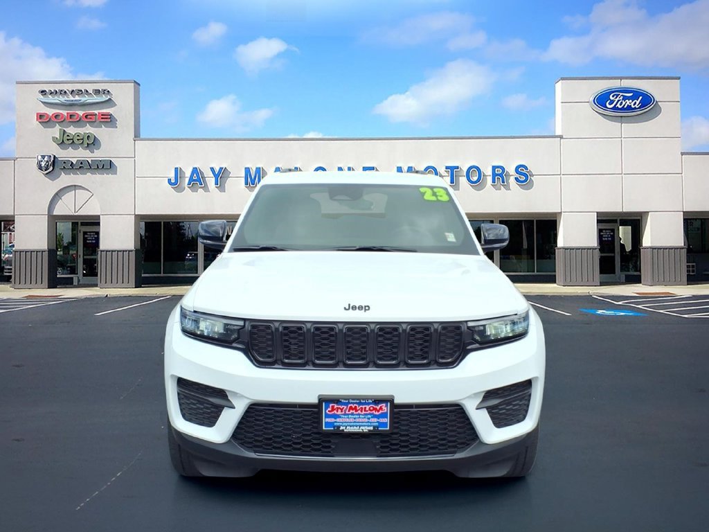 Used 2023 Jeep Grand Cherokee Altitude AWD/4WD image 8