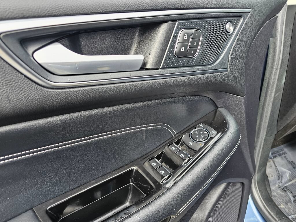Certified 2019 Ford Edge Titanium w/ Equipment Group 301A AWD/4WD image 16