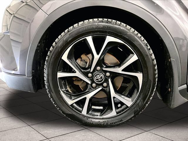 Used 2019 Toyota C-HR XLE FWD image 8