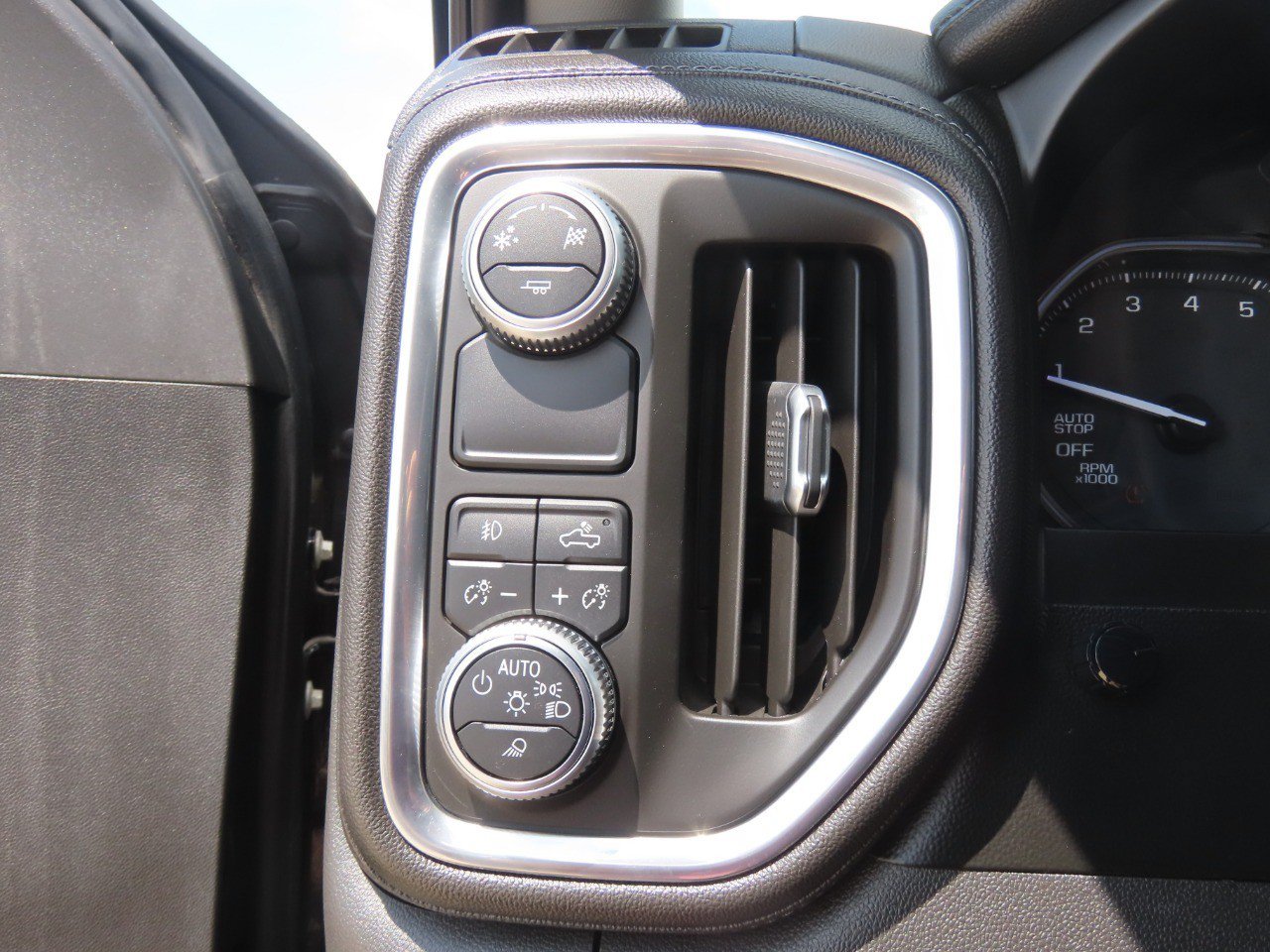 Used 2019 GMC Sierra 1500 SLT RWD image 24