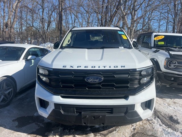 Certified 2025 Ford Expedition Active image 3