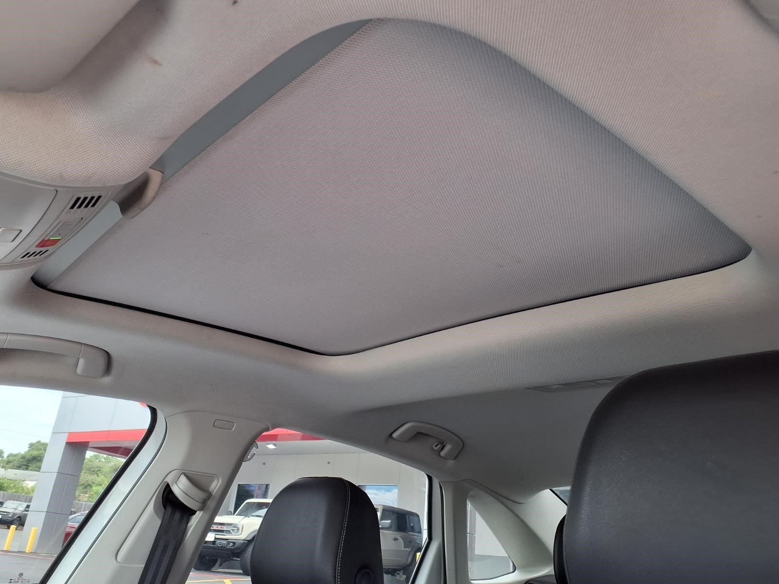 Used 2024 Volkswagen Jetta SE w/ Panoramic Sunroof Package FWD image 15