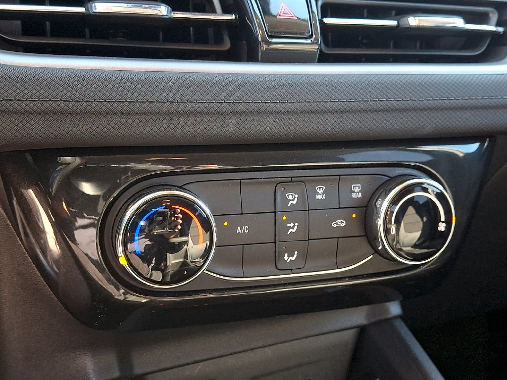 Used 2025 Chevrolet TrailBlazer LT AWD/4WD image 14