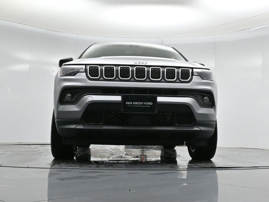 Used 2023 Jeep Compass Latitude image 31