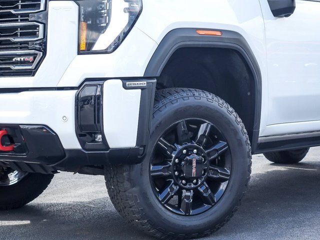 Used 2025 GMC Sierra 2500 AT4 w/ AT4 Premium Plus Package AWD/4WD image 4