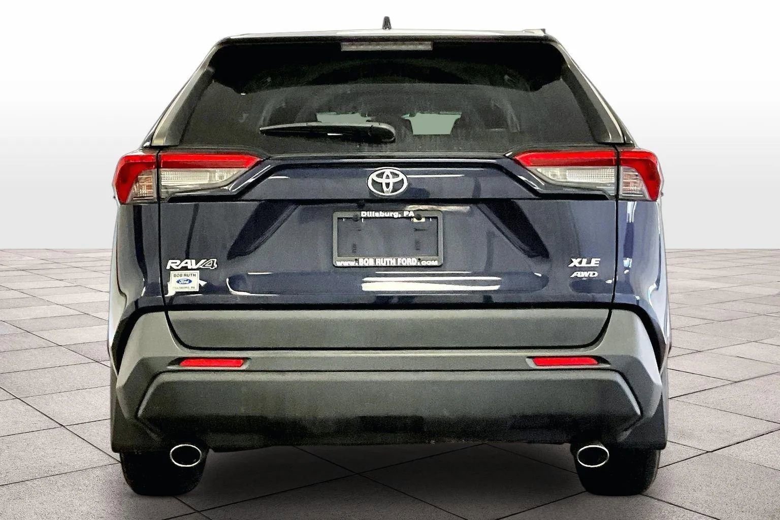 Used 2019 Toyota RAV4 XLE w/ All Weather Liner Package image 4