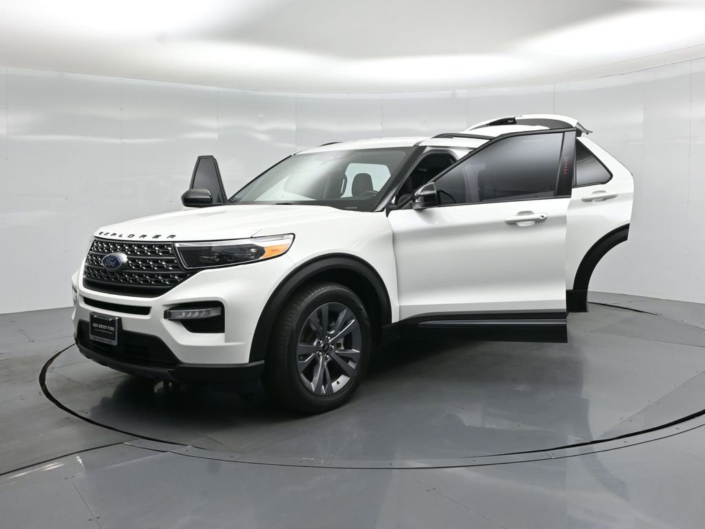 Certified 2023 Ford Explorer XLT w/ Equipment Group 202A RWD image 29