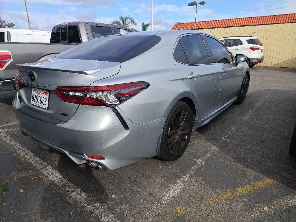 Used 2022 Toyota Camry XSE FWD image 3