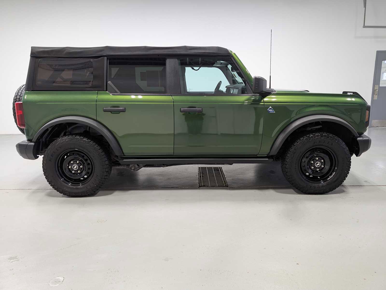 Certified 2023 Ford Bronco Black Diamond image 7