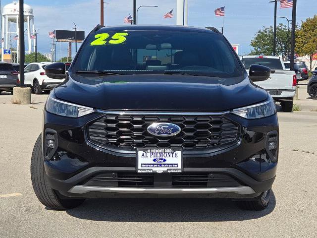 Certified 2025 Ford Escape ST-Line Select AWD/4WD image 2