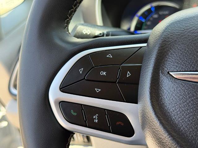 Used 2023 Chrysler Pacifica Touring-L FWD image 14