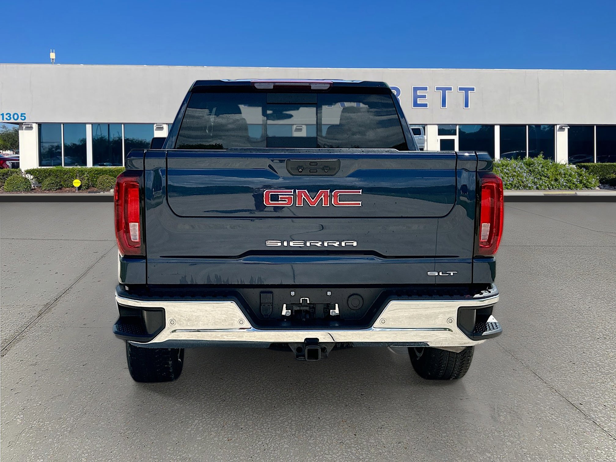 Used 2023 GMC Sierra 1500 SLT w/ SLT Premium Plus Package AWD/4WD image 6
