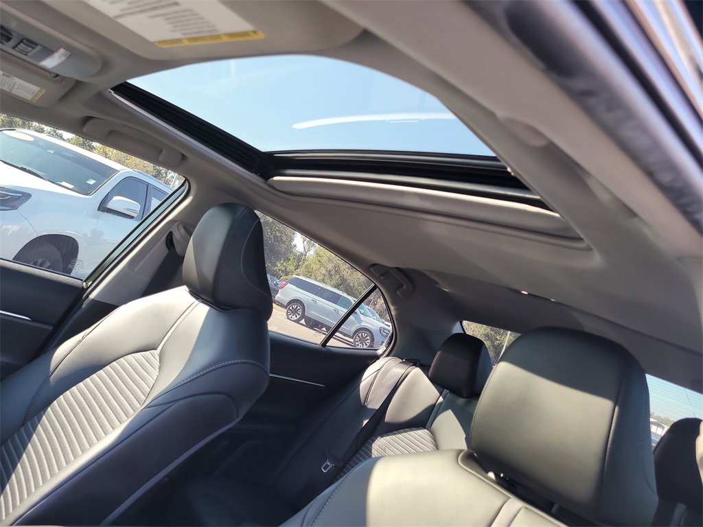 Used 2020 Toyota Camry SE image 17