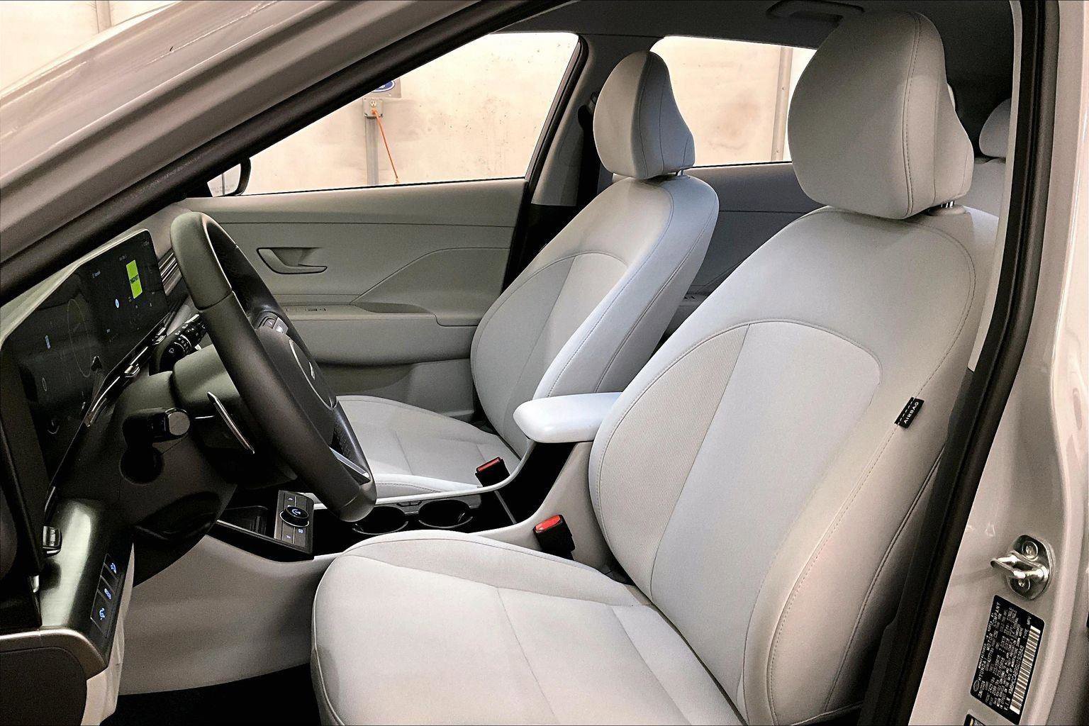 Used 2025 Hyundai Kona SEL image 24