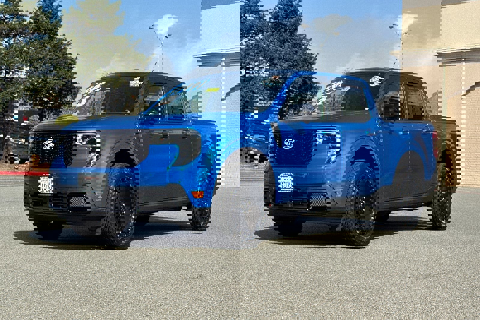 Certified 2025 Ford Maverick Lariat w/ Black Appearance Package image 8