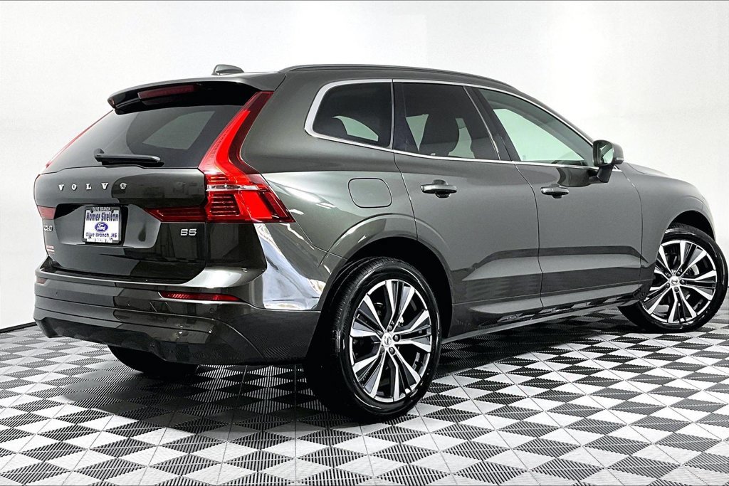 Used 2022 Volvo XC60 B5 Momentum FWD image 12