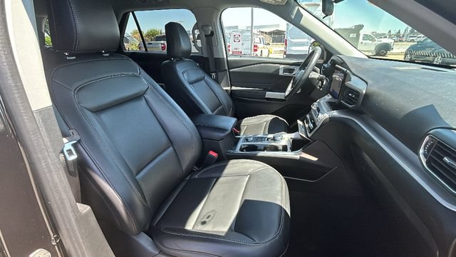 Certified 2023 Ford Explorer XLT w/ Equipment Group 202A AWD/4WD image 11