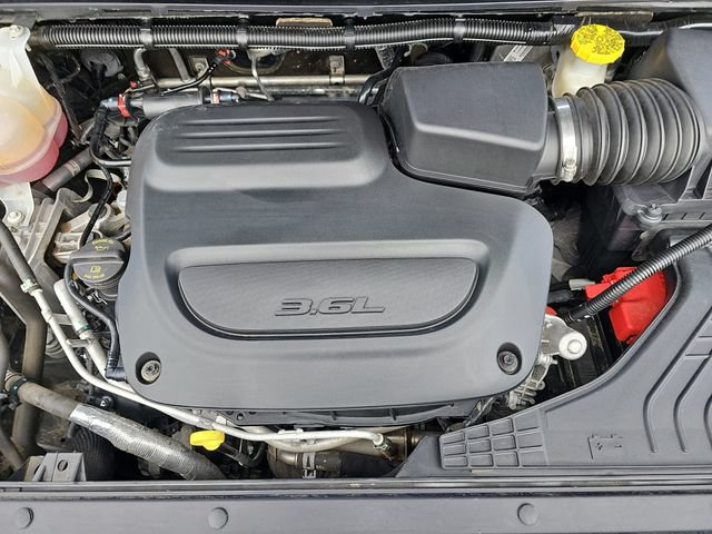 Used 2023 Chrysler Pacifica Touring-L FWD image 35