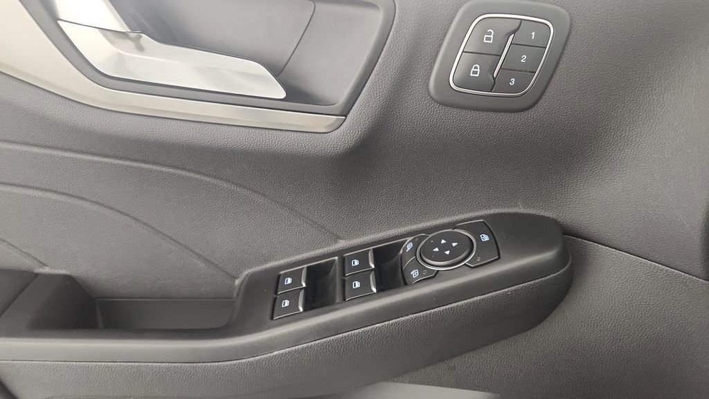 Certified 2022 Ford Escape Titanium w/ Class II Trailer Tow Package image 16