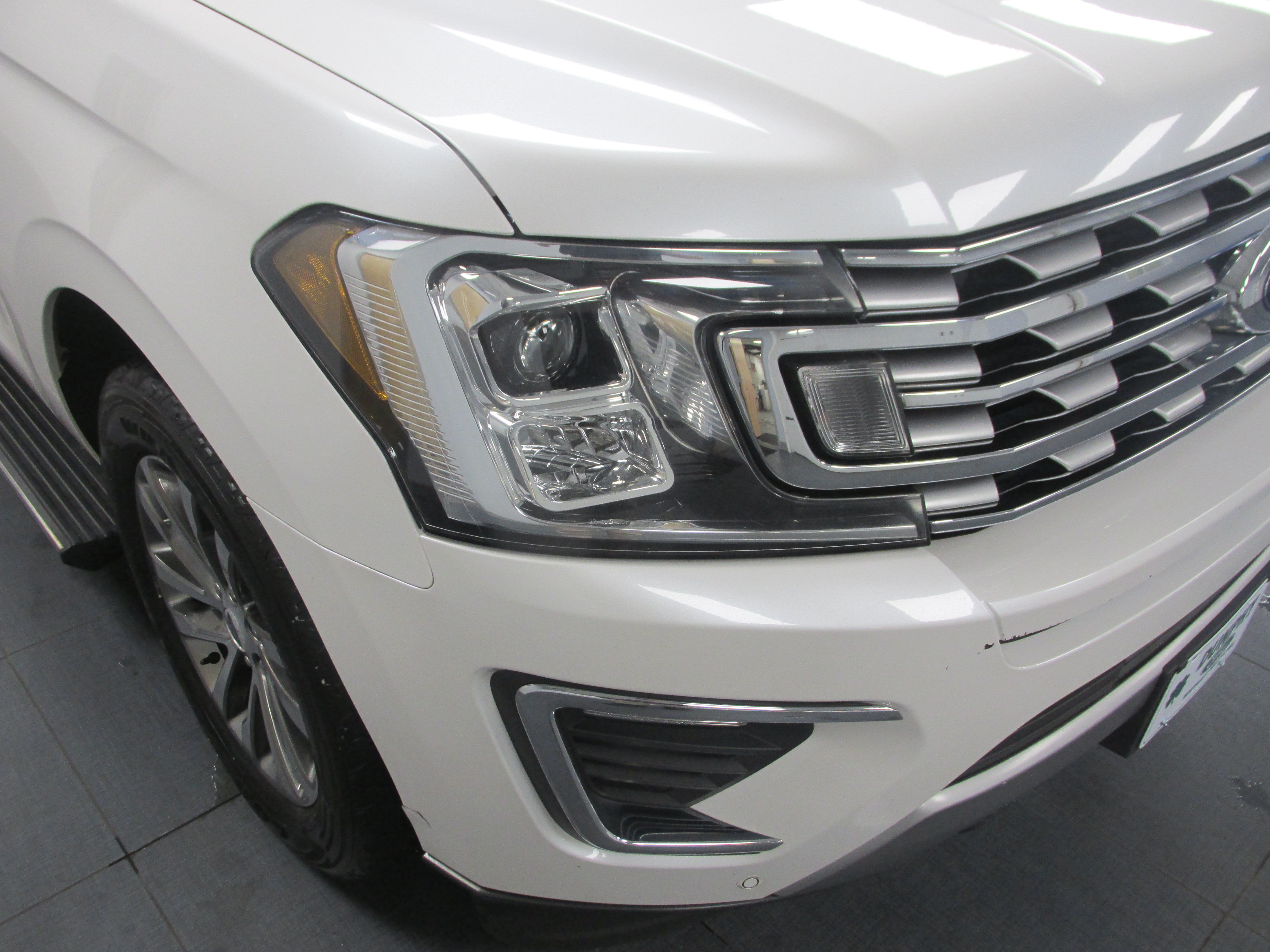 Certified 2018 Ford Expedition Limited w/ Equipment Group 301A AWD/4WD image 10