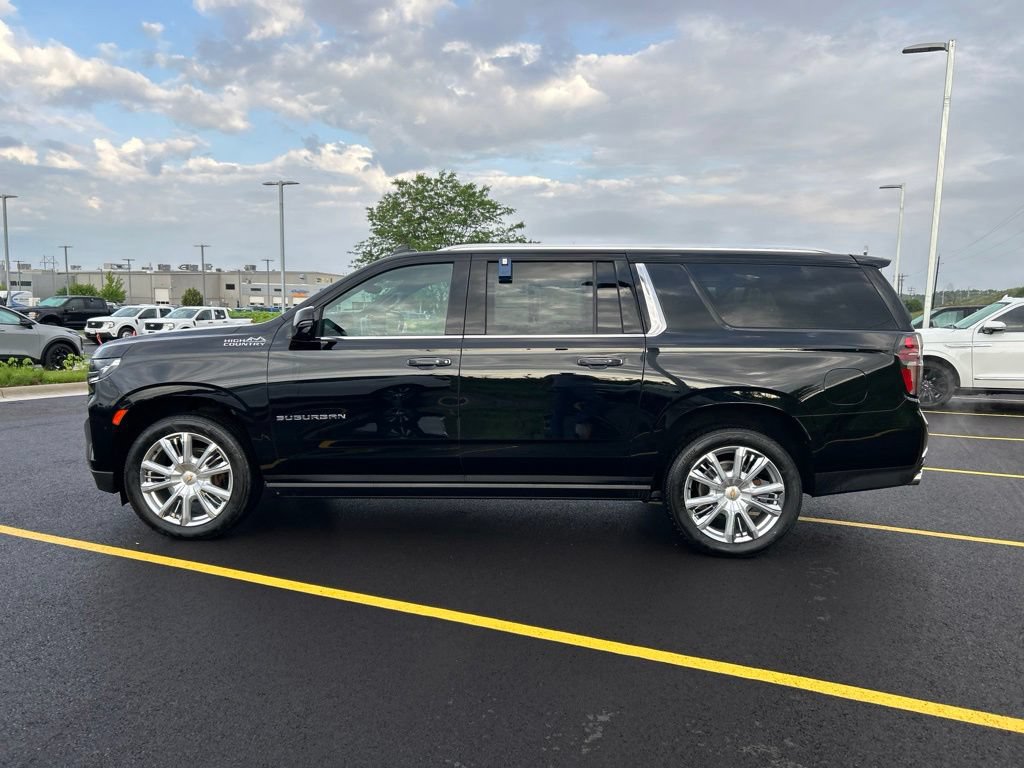 Used 2023 Chevrolet Suburban High Country AWD/4WD image 10