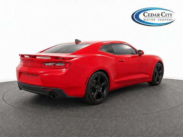 Used 2018 Chevrolet Camaro LT RWD image 3