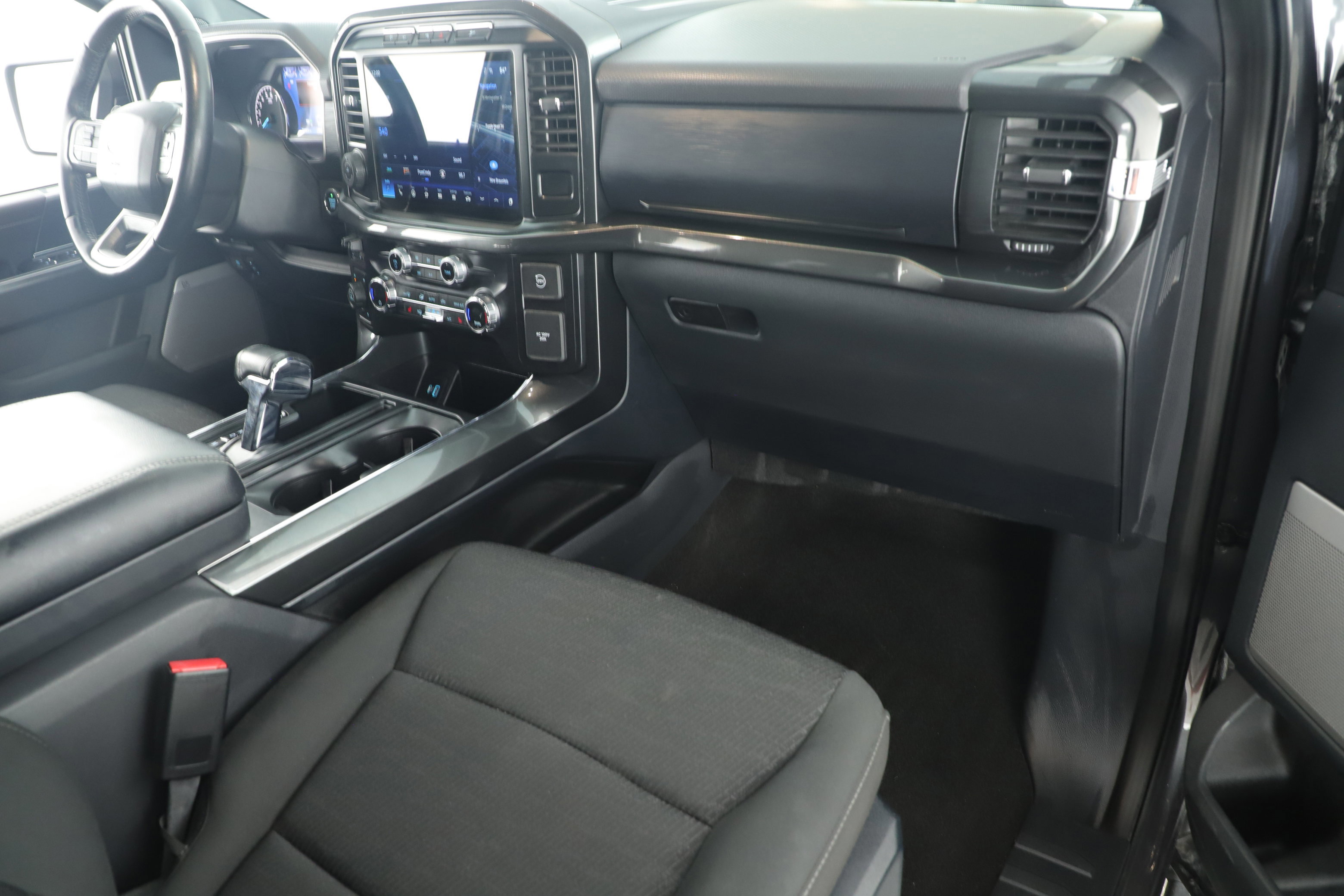 Certified 2021 Ford F150 XLT w/ Equipment Group 302A High image 24