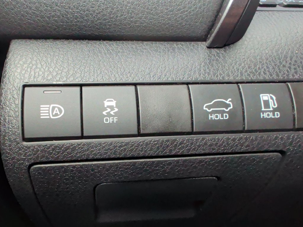Used 2020 Toyota Camry SE FWD image 25