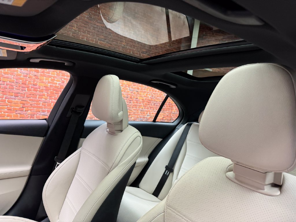 Used 2024 Mercedes-Benz C 300 4MATIC Sedan image 3