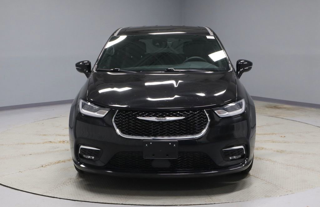 Used 2025 Chrysler Pacifica Select image 8