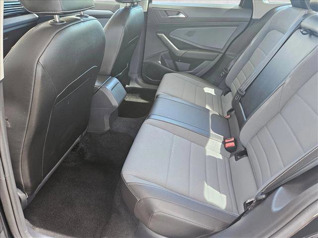 Used 2025 Volkswagen Jetta SE FWD image 16