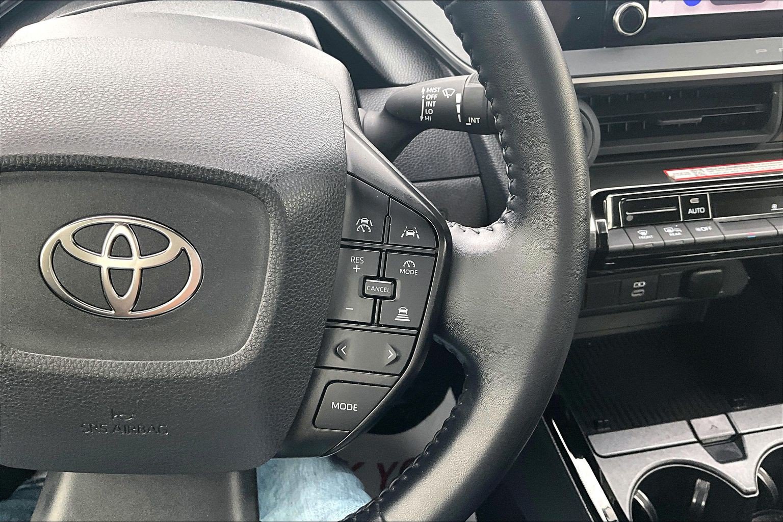 Used 2025 Toyota Prius LE FWD image 23