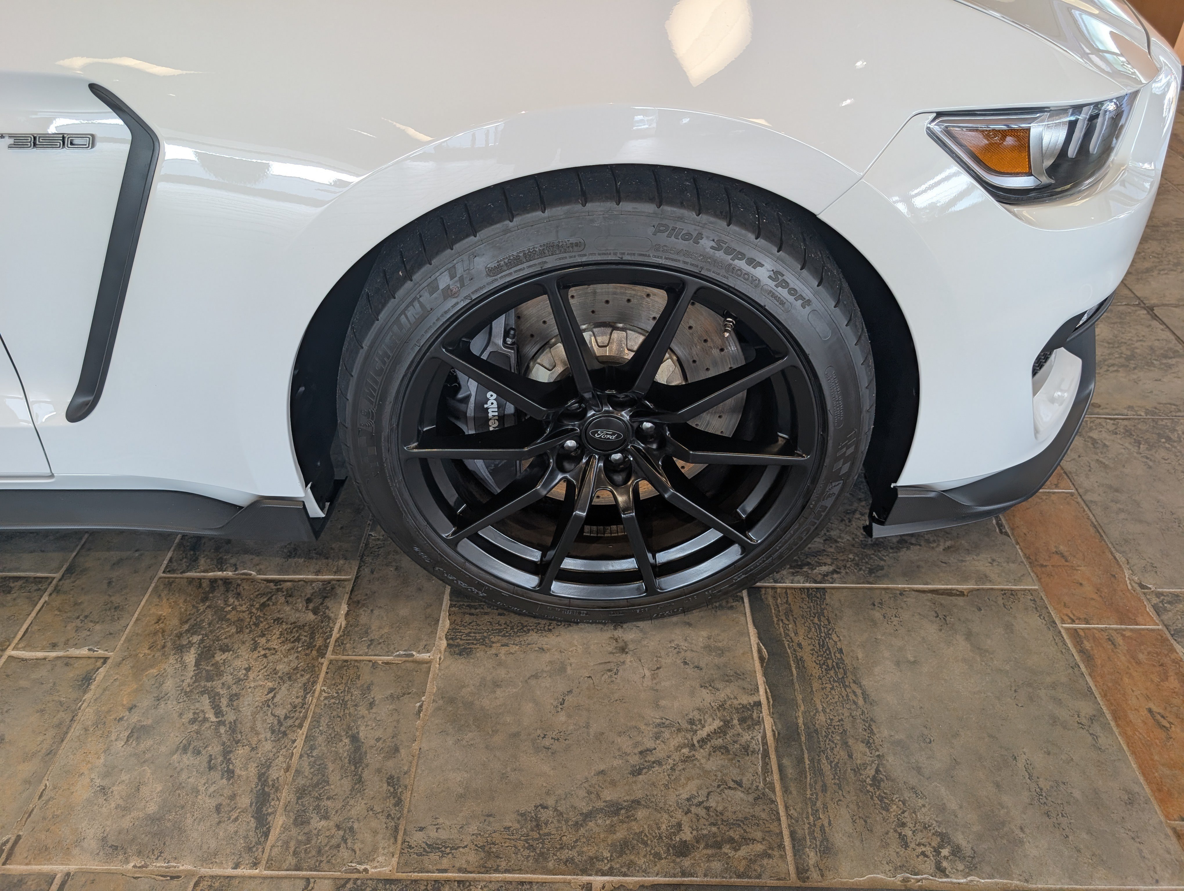 Certified 2018 Ford Mustang Shelby GT350 w/ Convenience Package RWD image 9