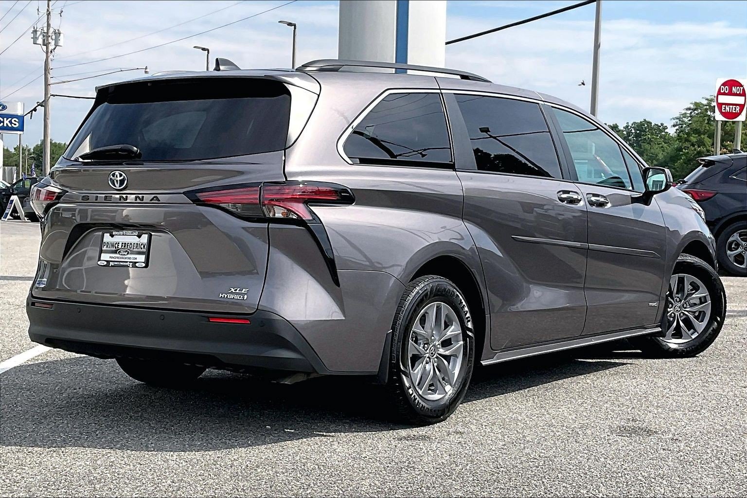 Used 2021 Toyota Sienna XLE FWD image 12