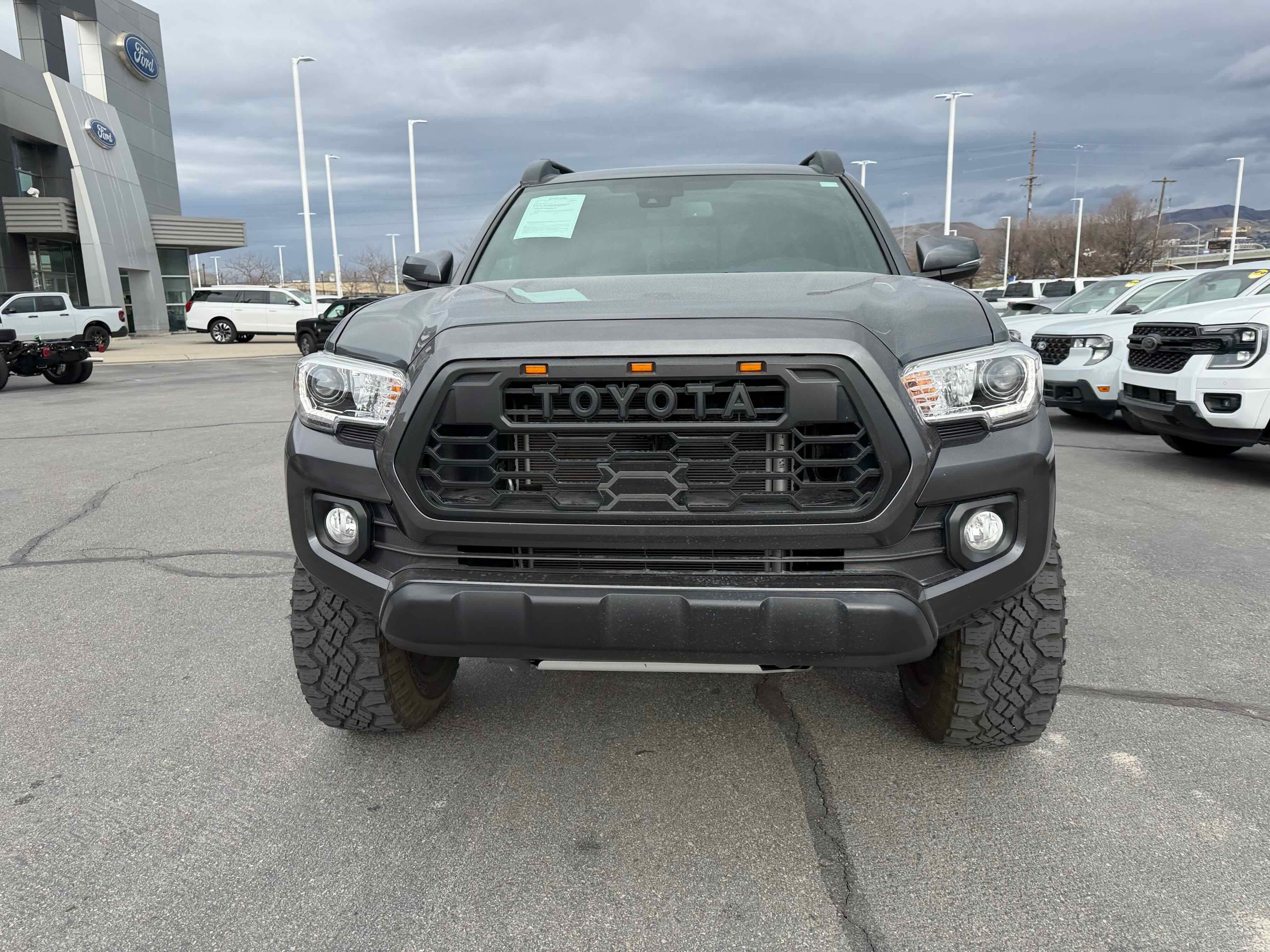 Used 2022 Toyota Tacoma TRD Off-Road image 9