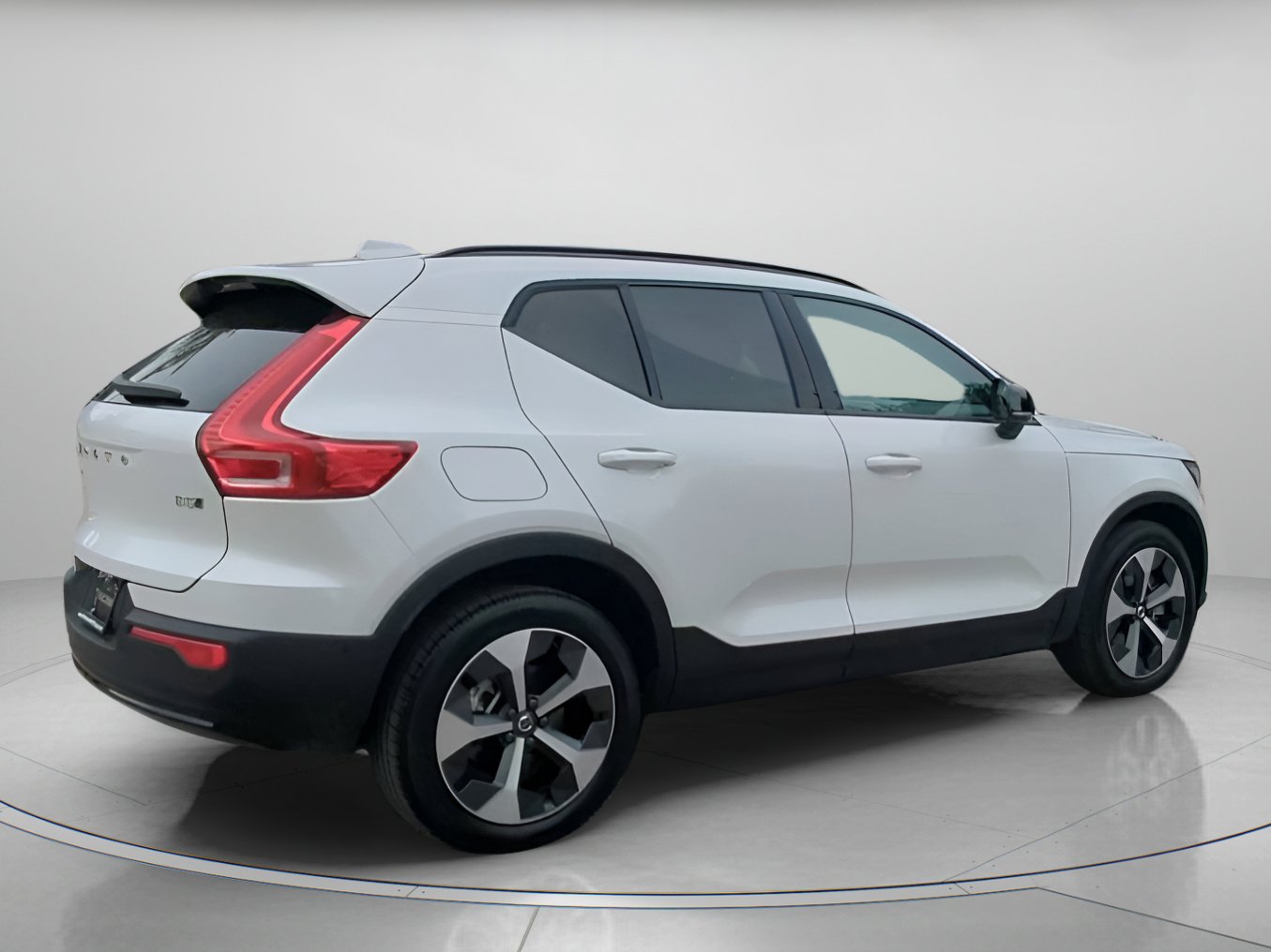 Used 2026 Volvo XC40 B5 Plus AWD/4WD image 29