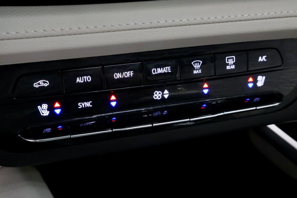 Used 2023 Buick Envision Avenir AWD/4WD image 33