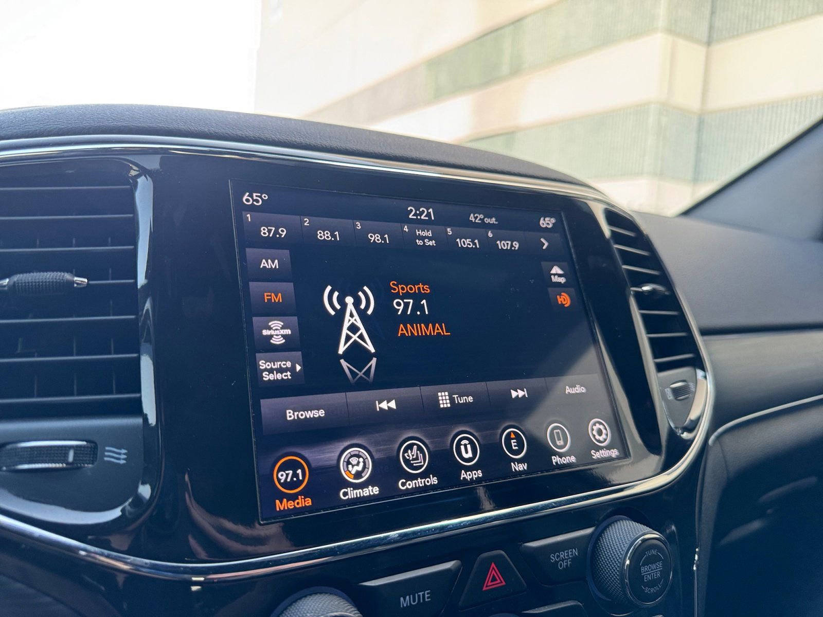 Used 2021 Jeep Grand Cherokee Limited w/ Premium Lighting Group image 25