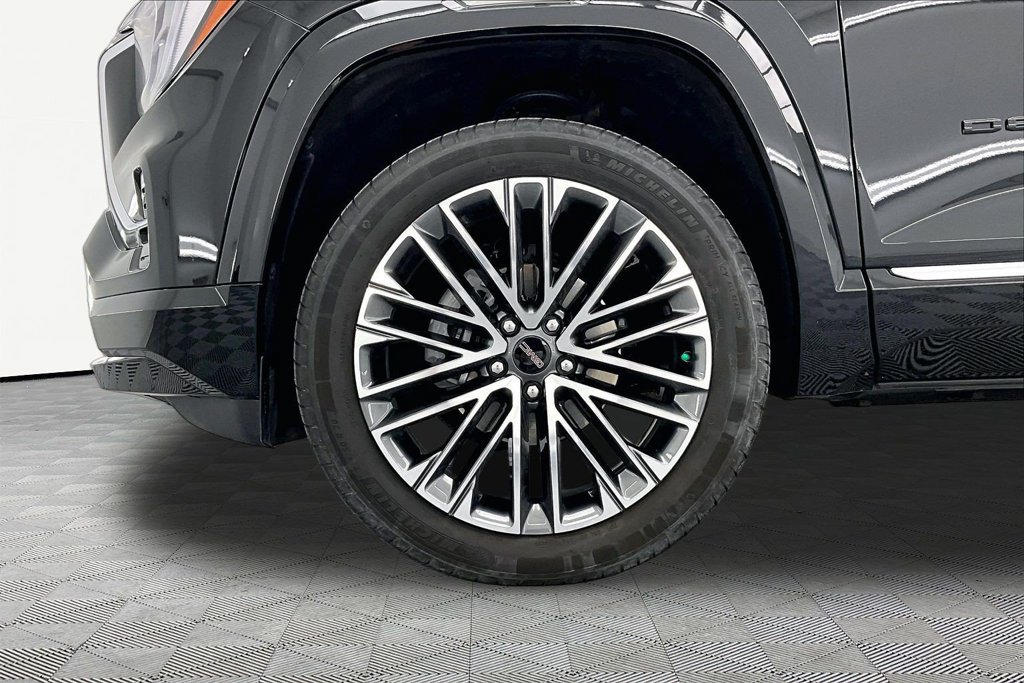 Used 2026 GMC Terrain Denali w/ LPO, Black Badging Package AWD/4WD image 9