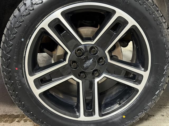 Used 2019 Chevrolet Silverado 1500 LT w/ LPO, Black Pack AWD/4WD image 10