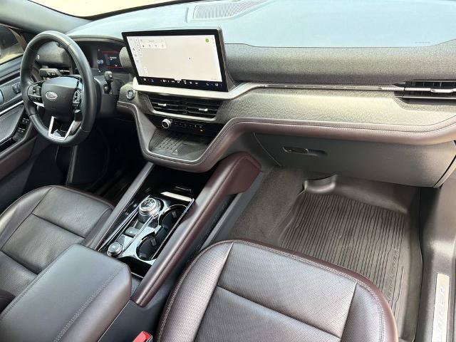 Certified 2025 Ford Explorer Platinum RWD image 16