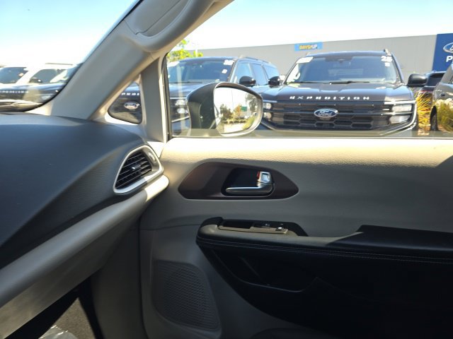 Used 2023 Chrysler Voyager LX FWD image 13